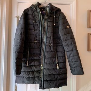 Black puffer coat, cinch waist, hood